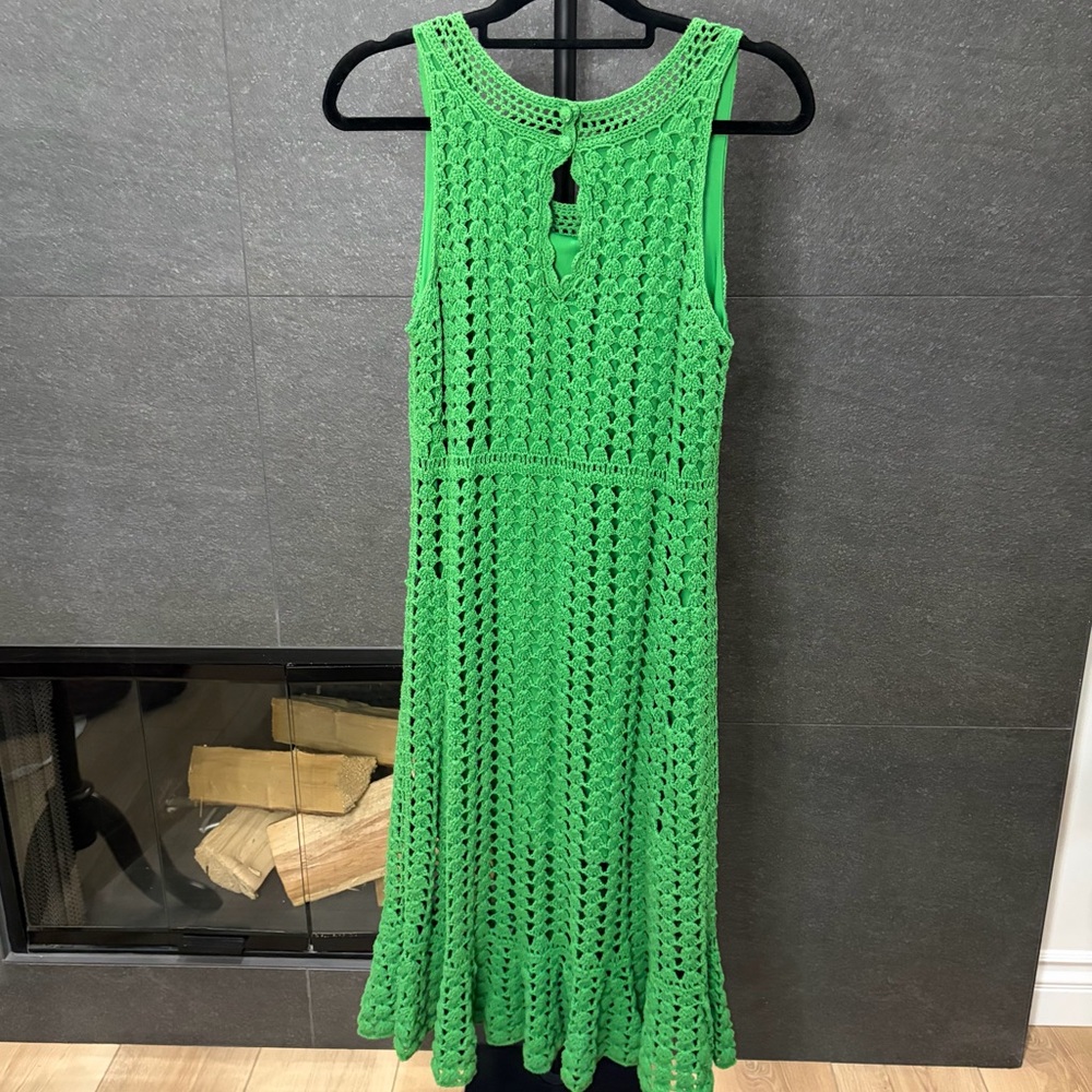Green Crocheted Scoop Neck Sleeveless Dress - Picture 4 of 11